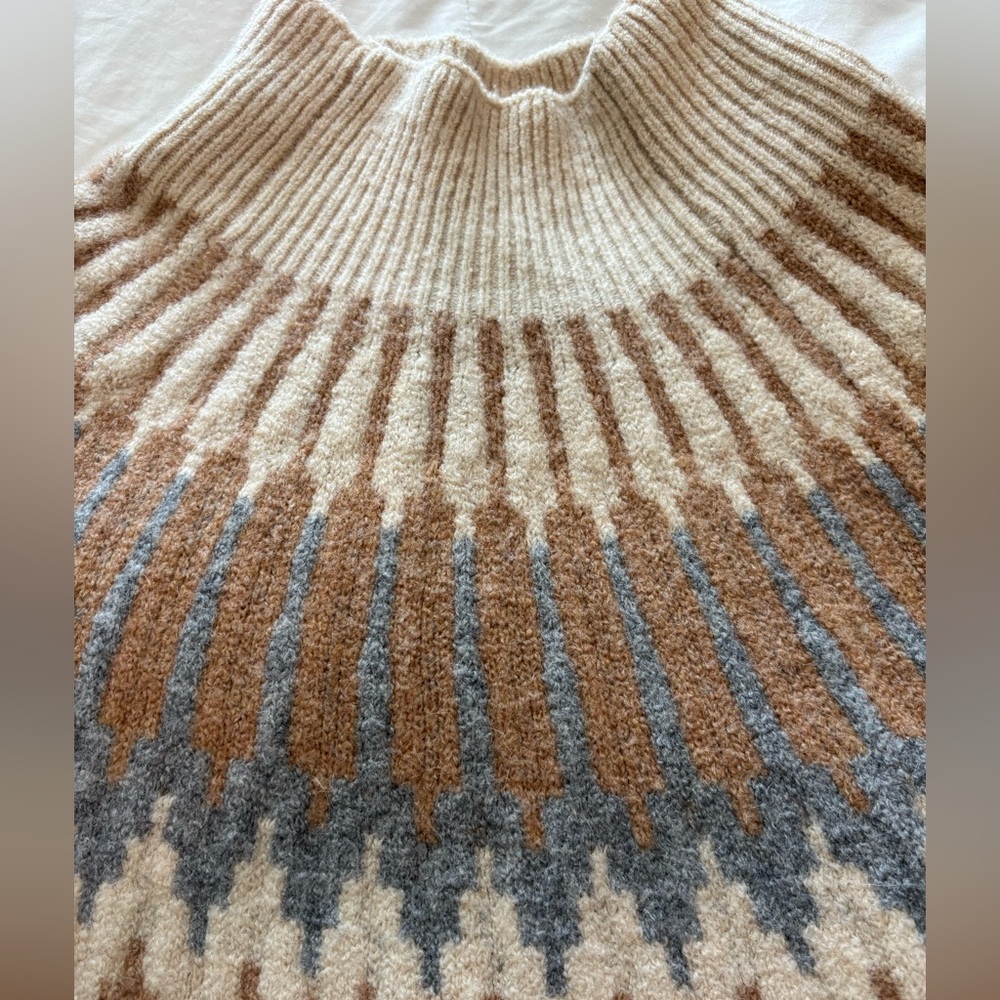 J. CREW Sz Large Fair Isle Mock Neck Sweater Supersoft Yarn Wool Camel Blue EUC - Picture 5 of 11